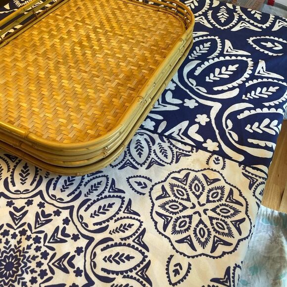 6 Rattan Trays Better Homes and Gardens Reversible Table Cloth - Picture 13 of 16